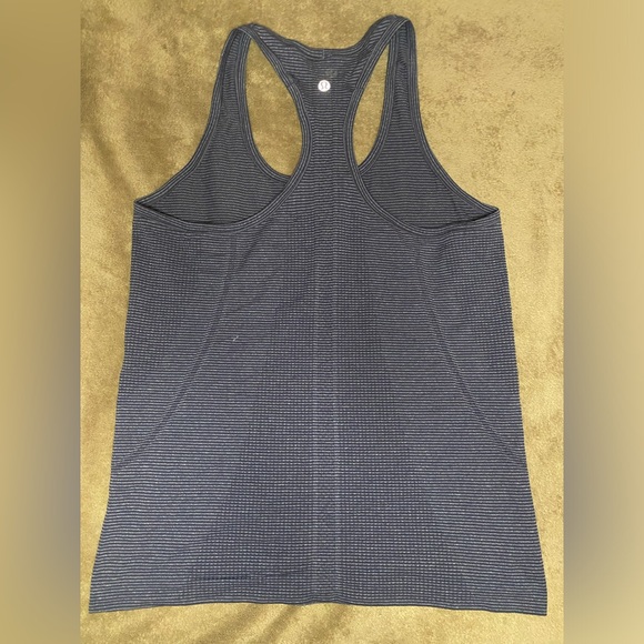 3/$40 Gray Lululemon Tank Top Size 10 - Picture 2 of 5
